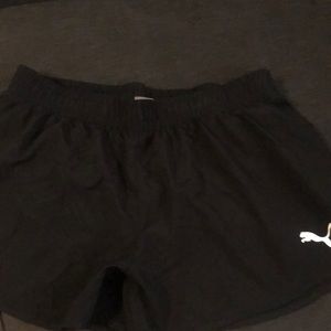 WOMEN XL PUMA SHORTS